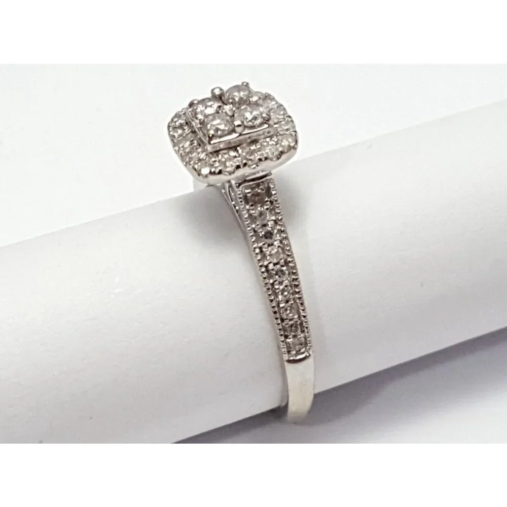 Beautiful 10K Karat Solid White Gold Designer Round Cut Diamond Engagement Ring
